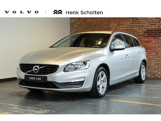 Volvo V60 1.5 T3 Polar+ 100% dealeronderhouden | Stoel-/ stuurwielverwarming | Verwarmde achterbank | Trekhaak | Cruise Control | Navigatie | Bluetooth Telefonie & Multimedia | Lichtmetalen Velgen | Climate Control