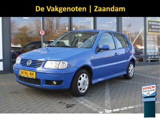 Volkswagen Polo 1.4 Trendline Orgineel Nederlands, NAP, Airco, Buitenspiegels van binnenuit verstelbaar, De Volkswagen Polo 1.4 Trendline uit 2001 is zo’n auto waar je meteen een goed gevoel bij krijgt. Deze Volkswagen Polo 1.4 Trendline staat bekend om zijn degelijkheid, comfortabele rijgedrag