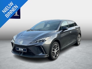 MG 4 Electric Luxury 64 kWh SOH 97% |LONG RANGE |8000KM!| 7 JAAR GARANTIE BIJ MG| SUPER COMPLETE AUTO| RONDOMZICHT CAMERA| STOEL+ STUUR VERWARMING| DODE HOEK