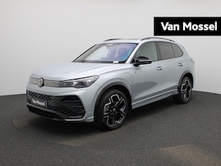 Volkswagen Tiguan 1.5 eHybrid R-Line Edition 272 PK| Panoramadak | Trekhaak | Navigatie Groot | 360 Camera | Leder Interieur | Stoelen Met Geheugen En Massage | Stoelventilatie | Stoelverwarming Voor & Achter | Black Style