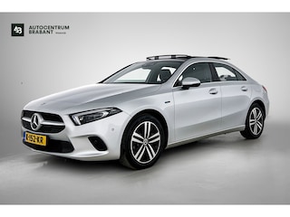 Mercedes-Benz A-klasse 250 e Business Solution Luxury Limited (PANORAMADAK, MULTIBEAM KOPLAMP, SFEERVERLICHTING, TREKHAAK)