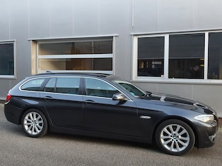 BMW 5-serie Touring 523i 3.0 Aut8 Navi Trekhaak 18"Vlg Ecc BlueTooth
