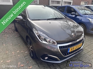 Peugeot 208 1.2 PureTech Signature Apple Carplay/Android Auto/Navi/DAB/All Seasons/17"