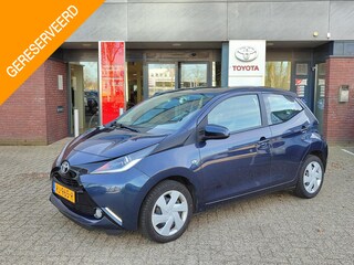 Toyota Aygo X-PLAY 5-DEURS CAMERA BLUETOOTH AIRCO EL-RAMEN/SPIEGELS 4S-BANDEN NL-AUTO 1E-EIG
