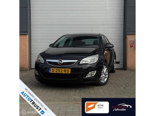 Opel Astra J 1.6 Edition / AUTOMAAT / PDC / LAGE KM / OND