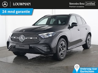 Mercedes-Benz GLC 300 e 4MATIC AMG Plug-In Hybride AMG Premium | Night Pakket | Trekhaak | Panorama Schuif-Kanteldak | Memory Stoelen | Stuur en Stoelverwarming. Inclusief 24 maanden MB Certified garantie voor Europa.