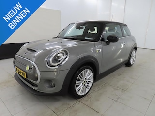Mini Mini COOPER ESSENTIAL 33 KWH I P-CAMERA I CRUISE CONTROL I NAVIGATIE I STOELVERWARMING