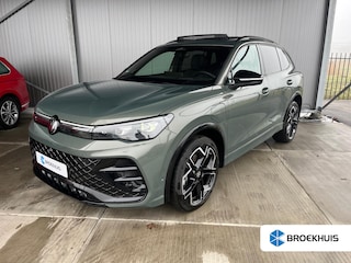 Volkswagen Tiguan 1.5 eHybrid R-Line Edition 272pk DSG/AUTO | SOH 100% | 360° Camera | Harman Kardon audio | Black style | Lederen bekleding | Trekhaak | Navigatie | Panoramadak | Travel assist | 20" LMV