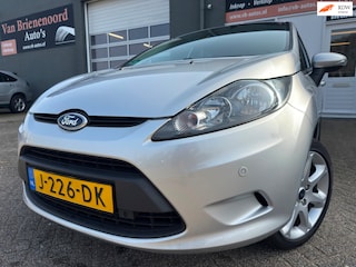 Ford Fiesta 1.25 Trend 5 drs met parkeersensoren en airco en goed onderhouden