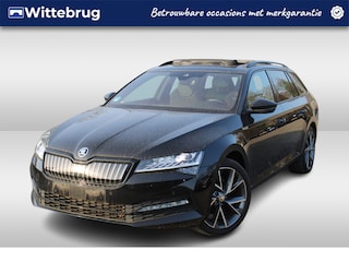Skoda Superb Combi 1.4 TSI iV 218pk Sportline DSG Automaat / Panorama dak / Navigatie / LM 19 inch / Camera rondom / LED Matrix / Wegkl trekhaak