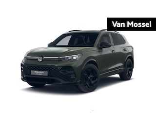 Volkswagen Tiguan 1.5 eHybrid R-Line Edition 204 PK Plug in hybride | Fysieke voorraad | Trekhaak | Black style | Stoelverwarming | 19" Lichtmetalen velgen | Stuurverwarming | Apple Carplay | Elektrische achterklep | Panoramadak | Camera | Dodehoeksensoren | Keyless access | Android Auto | Navigatie | LED Koplampen |
