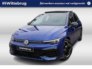 Volkswagen Golf 1.5 eTSI R-Line 150pk DSG Automaat Black Style / Panorama dak / Navigatie by APP / LM 18 inch / LED IQ Matrix / Camera Garantie tot 15-01-2030 / 100.000km