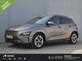 Hyundai Kona EV Comfort Smart 64 kWh Automaat / Accu SOH 100% / Dealer onderhouden / Warmtepomp / CCS Snellader / WLTP bereik 484 km bereik stad 660 km / Stuur- & Stoelverwarming / Krell Audio Systeem / Adaptief cruise control /