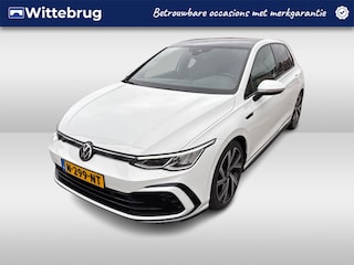 Volkswagen Golf 1.5 eTSI 150pk R-Line DSG Automaat / Panorama dak / LM 18 inch / Navigatie / LED / Camera / Park Assist