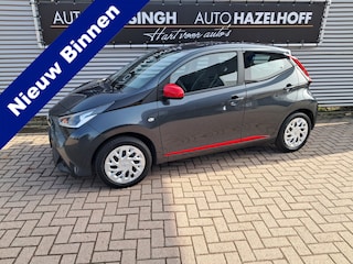 Toyota Aygo 1.0 VVT-i x-play Automaat | Airco | Navigatie | Achteruitrijcamera | Ndl auto | Zeer lage km | RIJKLAARPRIJS INCL 12 MAANDEN GARANTIE EN BEURT