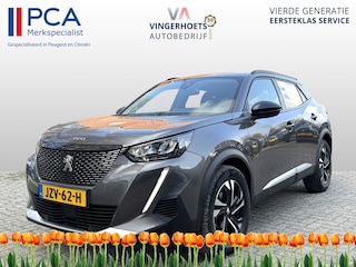 Peugeot 2008 130 Pk * AUTOMAAT * Allure * 3D Instrumentenpaneel * 1/2 Lederen Interieur * Achteruitrij Parkeer Camera * Climate & Cruise Control * Dubbel verchroomde Uitlaat * G-Force Meter * Navigatie & Spotify via  Apple Carplay /  Vingerhoets; Vierde Generatie Eersteklas Service. Al meer dan 100 jaar een begrip in de Brabantse Kempen.