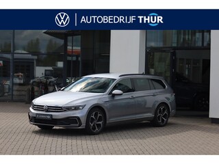 Volkswagen Passat 1.4 TSI PHEV GTE Business wegklapbare trekhaak LED matrix 18" LMV boneville area view zwarte hemel digital cockpit pro elektrische achterklep achteruitrijcamera stoelverwarmin park assist side assist 230 volt middenconsole draadloos telefoonladen volledig dealer onderhouden dynamische richtingaanwijzers ACC travel assist
