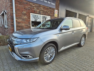 Mitsubishi Outlander 2.4 PHEV INTENSE+, Stuur/stoel verwarming, 4WD, Schuifdak, ALL IN prijs!