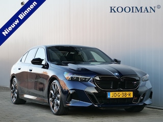 BMW i5 M60 xDrive 84 kWh M Sport Pro Pack Panoramadak / Trekhaak / HUD / ACC / Harman/Kardon