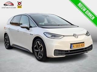 Volkswagen ID.3 First Plus 58 kWh / Trekhaak / Stoelverwarming / Adaptive Cruise / Camera / Carplay / 3 Fase / Navigatie / Keyless / Full LED Matrix / DAB / 1e Eigenaar / Performance Upgrade /