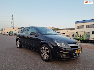 Opel Astra 1.6 Cosmo AUT NAVI LEDER PSENSOR CRUISE 2 X SLEUTELS