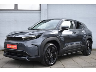 Toyota Urban Cruiser Dynamic 61 kWh Automaat 174pk | Stoel & Stuur verwarming | Buitenspiegels verwarm baar | Privacy Glass |