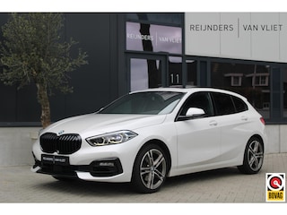 BMW 118i High Executive Edition | Leder Sportstoelen | Pan.Dak | Stuur/Stoelverw. | Getint Glas | Keyless |