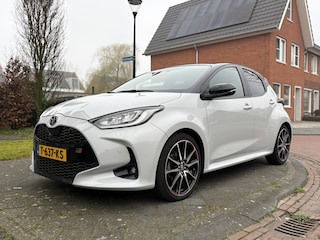 Toyota Yaris 1.5 Hybrid GR Sport | Premium Pack | Panoramadak | HUD | Stuurverwarming