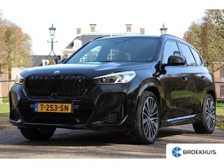 BMW iX1 xDrive30 Launch Edition 67 kWh | NL-AUTO! | 1E EIGENAAR! | M-SPORT | HALF LEDER | CAMERA | DODE HOEK | LANE ASSIST | DEALER OH! | PARK SENS V+A | CRUISE | LED | NAVI | 18" LMV