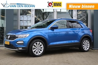 Volkswagen T-Roc 1.0 TSI, Trekhaak, All Season Banden, Apple Carplay/ Android Auto, Navi, etc.