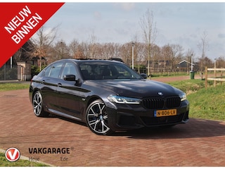 BMW 545e xDrive Business Edition Plus | M-Pakket | Schuifdak | Massage stoelen | NL-Auto |