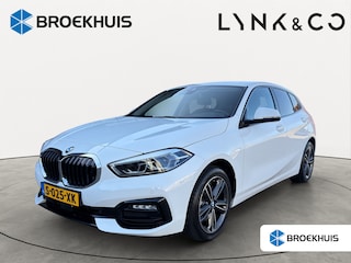 BMW 1-serie Business Edition Plus Sportstuur | Sportstoelen | Parkeersensoren voor en achter | Achteruitrijcamera | Autonoom parkeren |