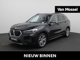 BMW X1 xDrive25e | AUTOMAAT | ACHTERUITRIJCAMERA | ELEKTRISCHE KOFFERKLEP | CRUISE CONTROL | NAVIGATIE | SFEERVERLICHTING |