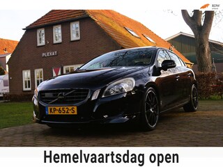 Volvo S60 3.0 T6 AWD Momentum Aut. | Heico Uitvoering | Panorama | Lijnbaan | Bliss | Camera | Stoelverwarming | Leder | Navigatie