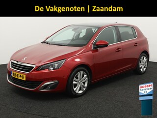 Peugeot 308 1.2 PureTech Allure automaat, trekhaak, pano dak, navi, cruisecontr, airco, pdc, achteruitrijcamera, Buitenspiegels elektrisch verstel- en verwarmbaar De Peugeot 308 1.2 PureTech Allure automaat is een stijlvolle en moderne hatchback die comfort, technologie en rijplezier mooi combineert. De efficiënte 1.2-liter turbomotor levert vlotte pre