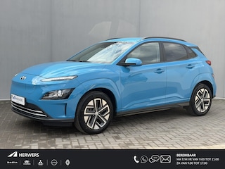 Hyundai Kona EV Comfort 64 kWh Automaat / Accu / SOH 100% / Dealer Onderhouden / Fabrieksgarantie tot 9-2027 / Navigatie Apple Carplay & Android Auto / Cruise / Clima / Camera / DAB /