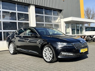 Skoda Superb 1.5 TSI ACT Business Edition DSG ECC Trekhaak 1600kg trekgewicht Stoelverwarming Cruise controle Stoelmemorie Virtual display Stuurwielbediening Navigatiesysteem