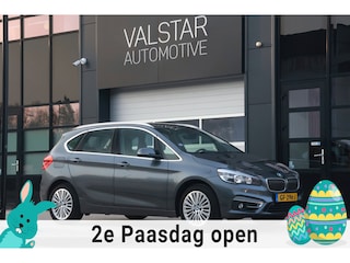 BMW 2-serie Tourer 220i Luxury | Trekhaak | Camera | 192 PK!