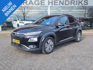 Hyundai Kona EV Fashion 64 kWh | SOH: nnb | Trekhaak | 3 Fase | Warmtepomp | HUD | Navi | Adaptive CC | Blindspot |