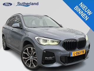 BMW X1 xDrive25e eDrive M Sport Plug-in Hybride | PHEV | 220pk | Panoramadak | Storm Bay Metallic | 19 inch | M Pakket | Camera | Sportstoelen | Led verlichting | Head Up Display | Shadowline Exterieur