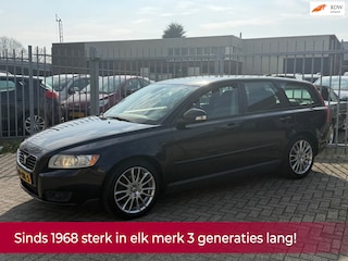Volvo V50 1.8 Sport! 1e EIGENAAR NL AUTO NAP! Airco l Cruise l Trekhaak l LMV l MTF-STUUR! DEALER OH l TOPSTAAT!