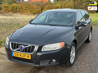 Volvo V70 1.6 T4 Momentum Automaat ECC Audio/CD Navigatie LMV 17" Leder ABS ESP Cruisecontrol PDC ASR Dealeronderhoud Nieuwe Apk!