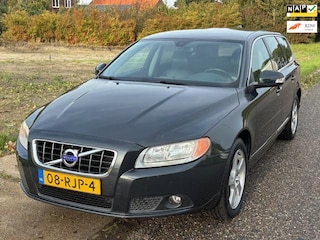 Volvo V70 1.6 T4 Momentum Automaat ECC Audio/CD Navigatie LMV 17" Leder ABS ESP Cruisecontrol PDC ASR Dealeronderhoud Nieuwe Apk!
