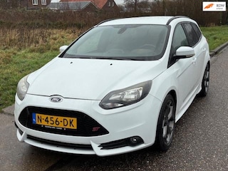 Ford Focus Wagon 2.0 EcoBoost ST-2 (250 PK!) ECC Audio/CD Navi El. pakket Leder LMV 18" Sportstoelen Dealeronderh. Apk 10/10/2026