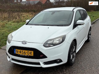 Ford Focus Wagon 2.0 EcoBoost ST-2 (250 PK!) ECC Audio/CD Navi El. pakket Leder LMV 18" Sportstoelen Dealeronderh. Apk 10/10/2026