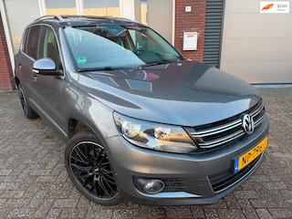 Volkswagen Tiguan 1.4 TSI R-Line Edition / Leder / Pano / Navi / PDC / DSG / Park Assist