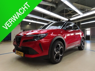 Alfa Romeo Junior 1.2 Turbo Hybrid Ibrida Speciale Automaat 136 PK | Navigatie | Camera | elektrische stoelen | LED | Unieke km stand