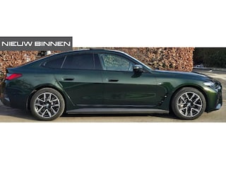 BMW i4 eDrive35 High Executive 70 kWh M Sport | Harman Kardon | Panoramadak | Stuurverwarming | Stoelverwarming | Head-Up Display | Adaptive Cruise Control | Keyless | Memory Seats | Laser Lights | Trekhaak | 360 Camera