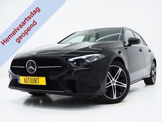 Mercedes-Benz A-klasse 250 e Luxury Line | Panoramadak | Sfeerlicht | Camera | Keyless | Zwarte Hemel | Cruise | DAB