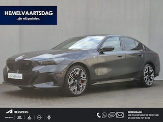 BMW i5 XDrive 40 M Sport Edition 84 kWh 4WD / VOL LEDER / Fabrieksgarantie t/m 04-2028 / SOH 96,61% / Elektrische Trekhaak (1500KG) / Comfort Pack / Innovation Pack / M Sportpakket Pro / Travelpack / Harman/Kardon Audio Systeem /